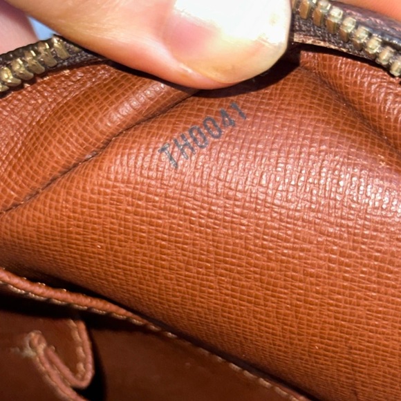 Louis Vuitton Porte Computer Bat - Picture 11 of 12